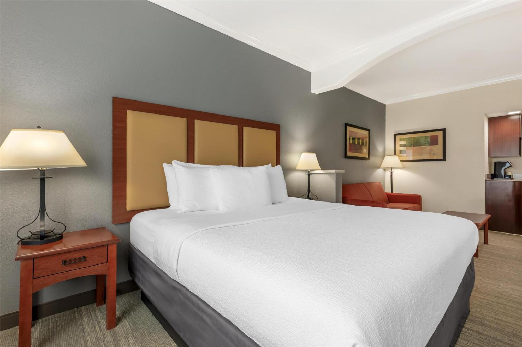 Western Inn&suites